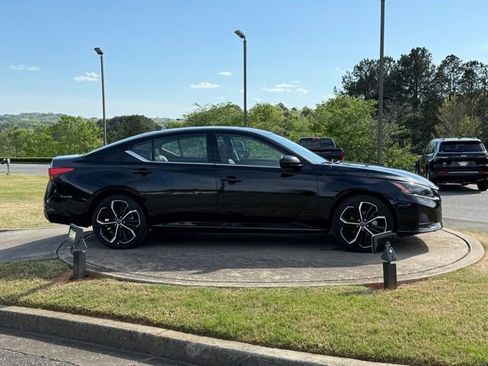 Used 2024 Nissan Altima 2.5 SR image 8
