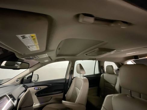 Used 2017 Honda Pilot Touring image 19