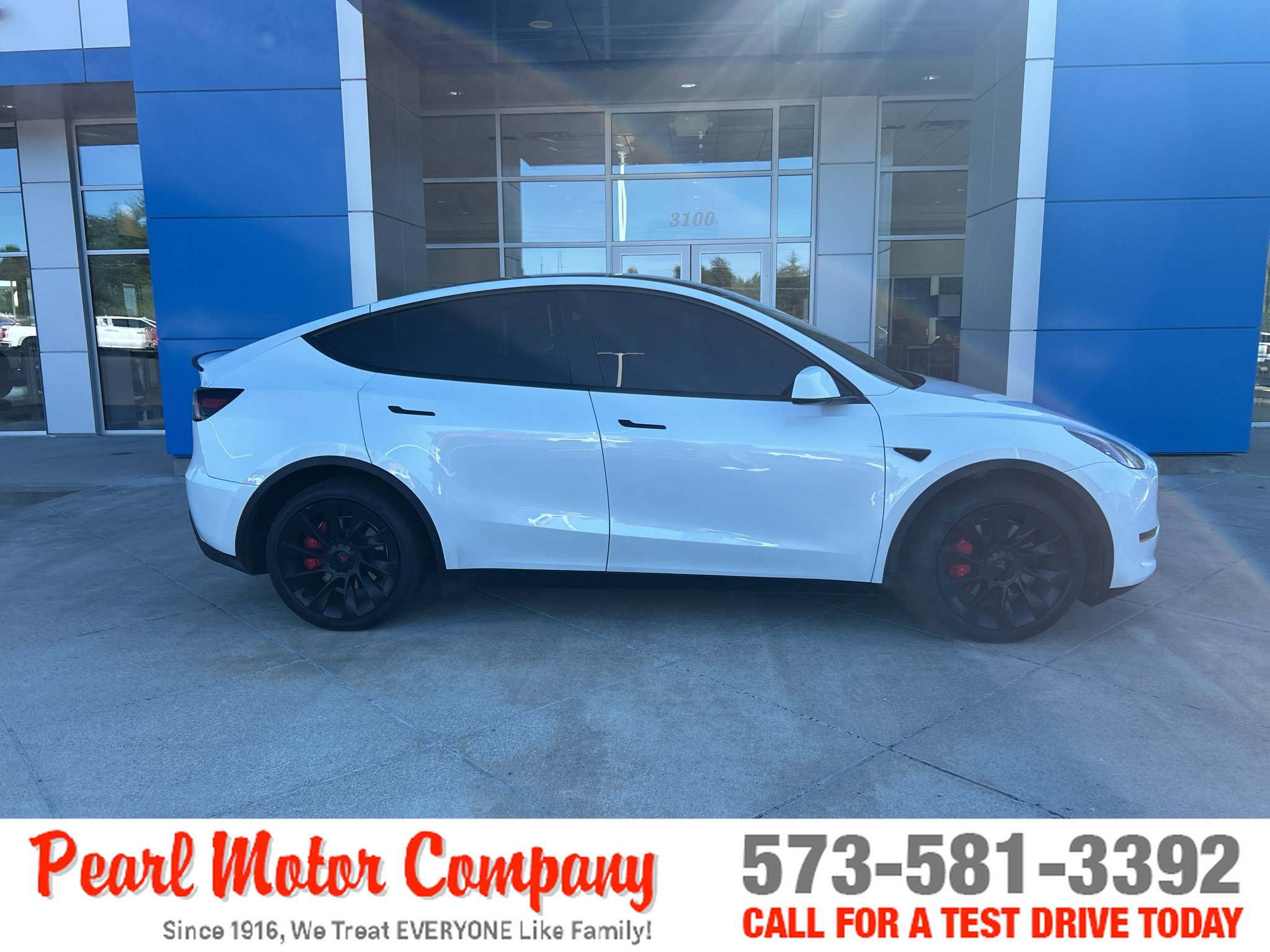 Used 2024 Tesla Model Y Long Range AWD/4WD image 3