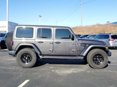 Used 2021 Jeep Wrangler Unlimited Sahara image 3