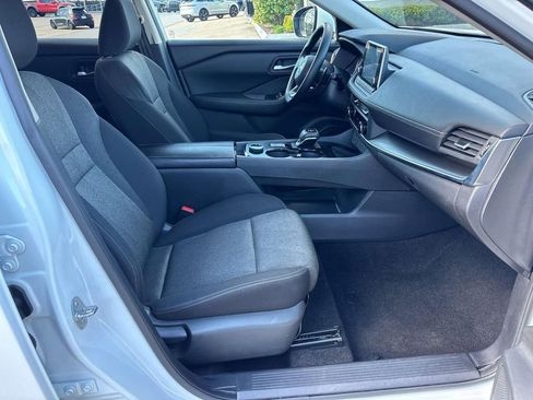 Used 2024 Nissan Rogue SV AWD/4WD image 16