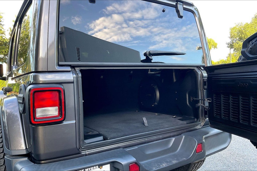 Used 2019 Jeep Wrangler Unlimited Sahara AWD/4WD image 18