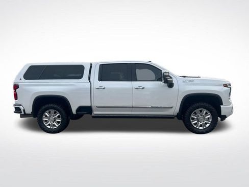 Used 2025 Chevrolet Silverado 2500 High Country w/ Technology Package AWD/4WD image 6