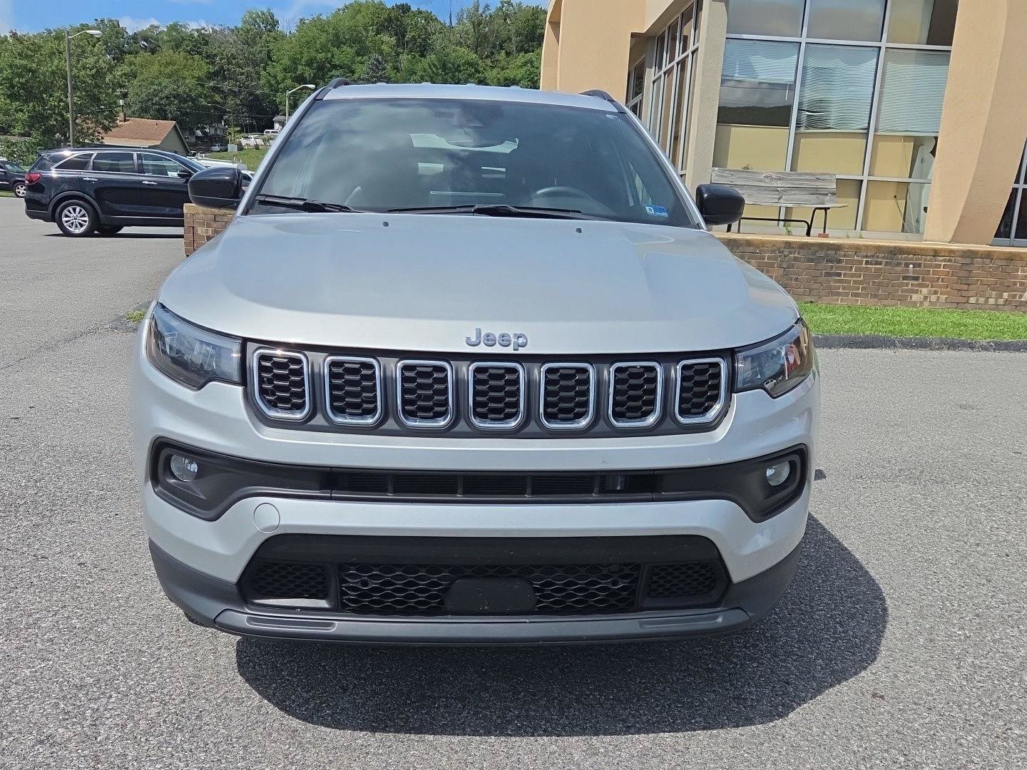 Used 2024 Jeep Compass Latitude AWD/4WD image 8