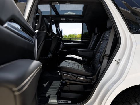 Used 2025 Cadillac Escalade V AWD/4WD image 31