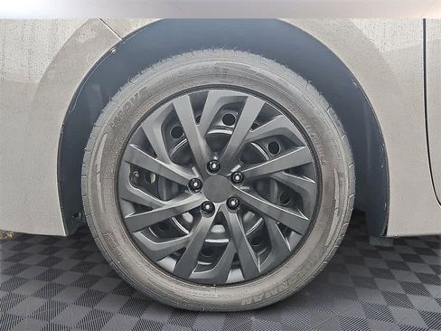 Used 2015 Toyota Corolla LE image 8