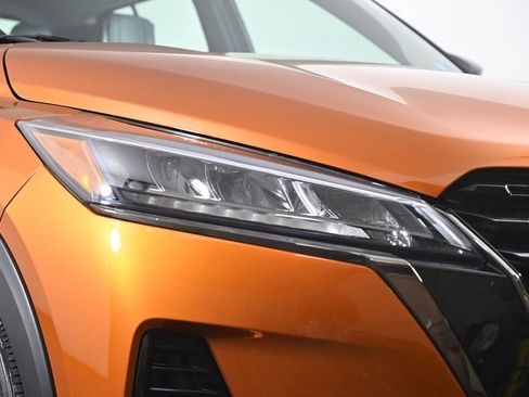 Used 2021 Nissan Kicks SR w/ SR Premium Package image 6