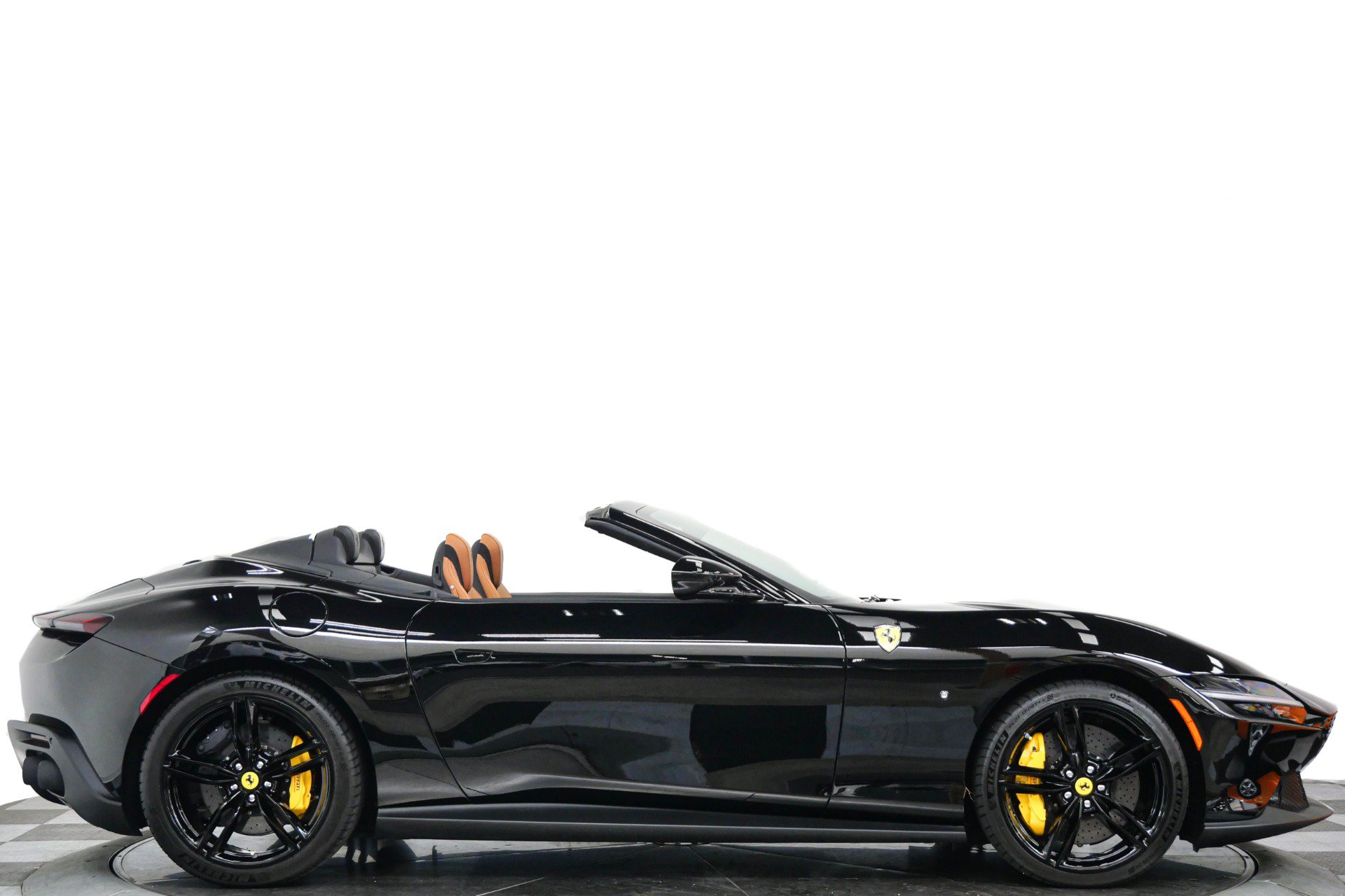 Used 2025 Ferrari Roma Spider RWD image 2