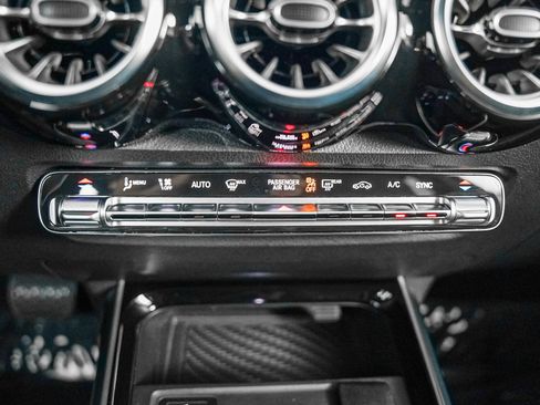 Certified 2025 Mercedes-Benz GLB 250 image 20