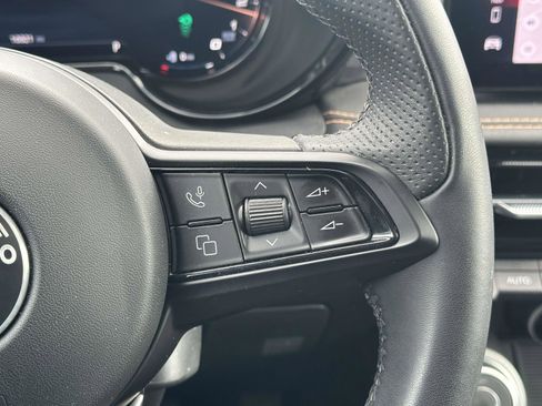 Used 2024 Alfa Romeo Tonale Ti image 25