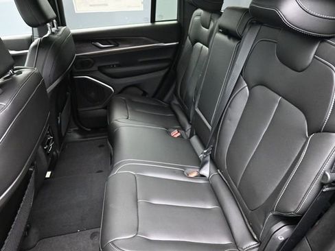 New 2026 Jeep Grand Cherokee Limited w/ Limited Altitude Package AWD/4WD image 17