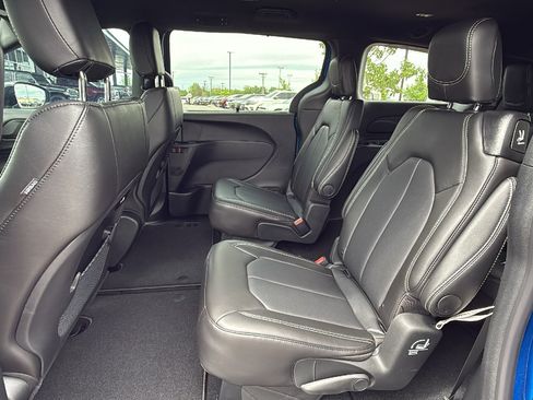 New 2026 Chrysler Pacifica Select image 16