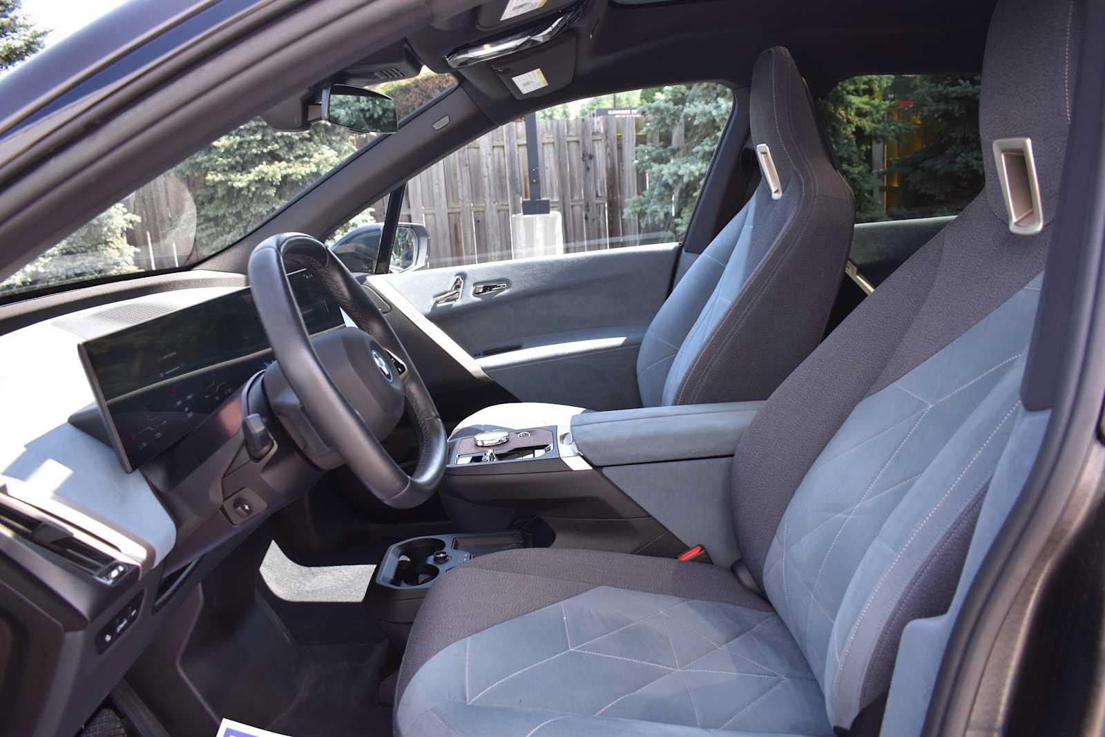 Used 2024 BMW iX xDrive50 w/ Sport Package AWD/4WD image 15
