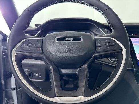 New 2025 Jeep Grand Cherokee L Limited w/ Black Appearance Package AWD/4WD image 25