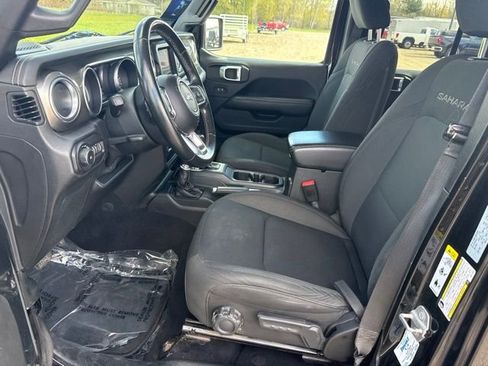 Used 2018 Jeep Wrangler Unlimited Sahara AWD/4WD image 5
