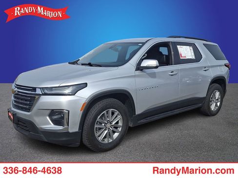 Used 2022 Chevrolet Traverse LT image 1