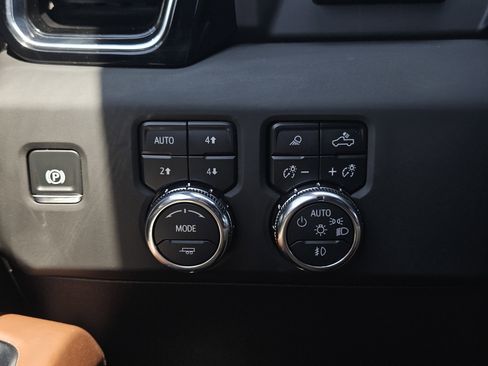 Used 2025 GMC Sierra 3500 Denali Ultimate image 23