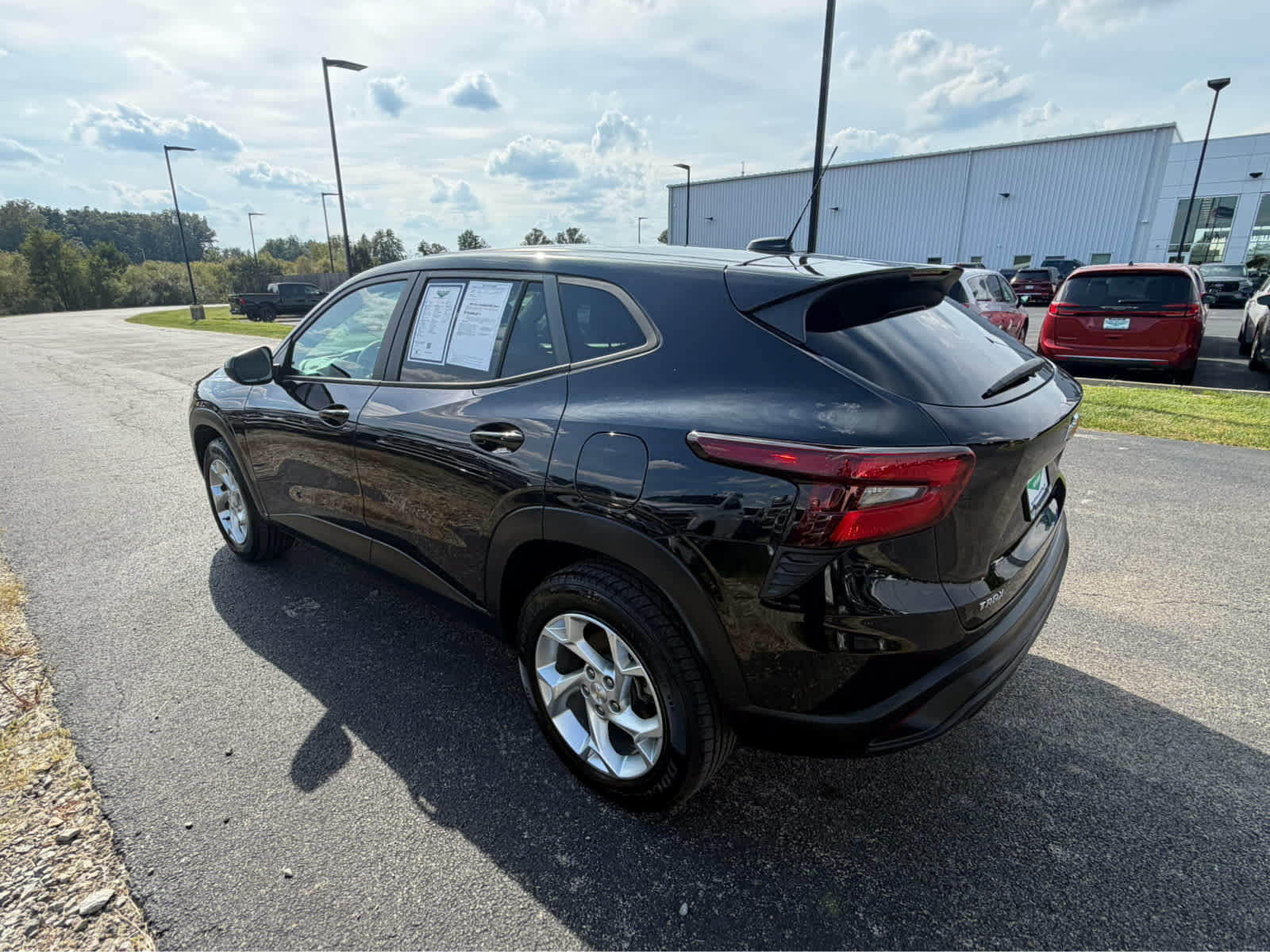 Used 2024 Chevrolet Trax LS w/ LS Convenience Package FWD image 3