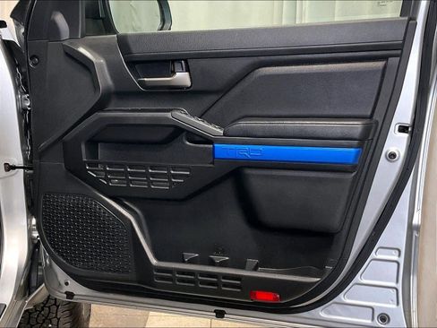 Certified 2025 Toyota Tacoma TRD Off-Road image 12