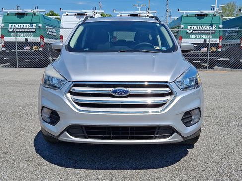 Used 2018 Ford Escape SE w/ SE Sync 3 Package AWD/4WD image 2