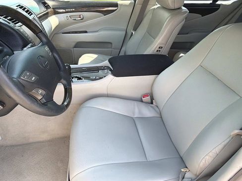 Used 2011 Lexus LS 460 w/ Comfort Pkg RWD image 13