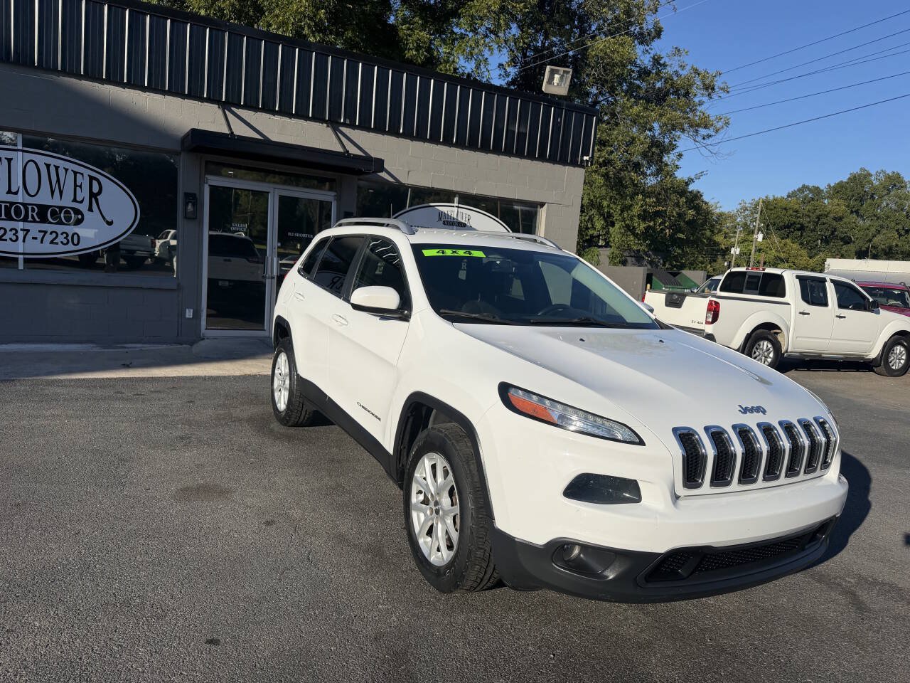 Used 2017 Jeep Cherokee Latitude w/ Cold Weather Group AWD/4WD image 6
