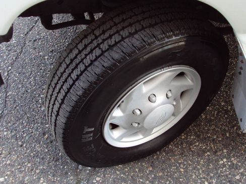 Used 2007 Ford E-150 and Econoline 150 E-150 HANDICAP van image 33