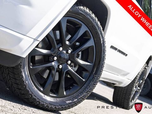 Used 2022 Jeep Grand Cherokee Laredo X AWD/4WD image 10