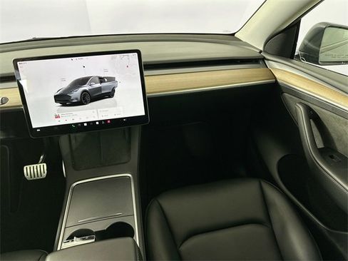 Used 2023 Tesla Model Y Performance image 23
