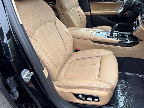 Certified 2022 BMW 750i xDrive w/ Executive Package AWD/4WD image 40