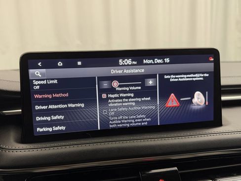 Used 2025 Genesis G70 2.5T image 20