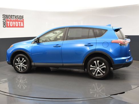 Used 2018 Toyota RAV4 LE w/ Carpet Mat Package AWD/4WD image 2