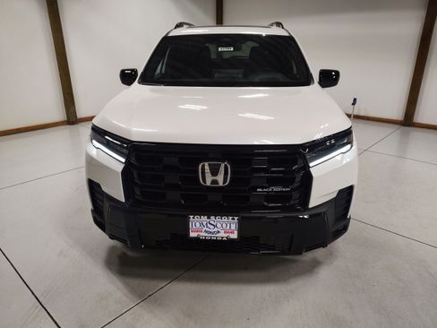 New 2026 Honda Pilot Black Edition image 2