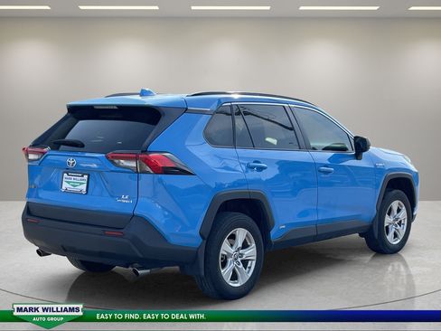 Used 2021 Toyota RAV4 LE AWD/4WD image 5