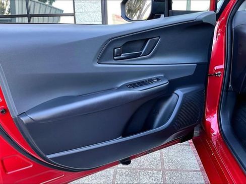 Used 2024 Toyota Prius LE FWD image 17