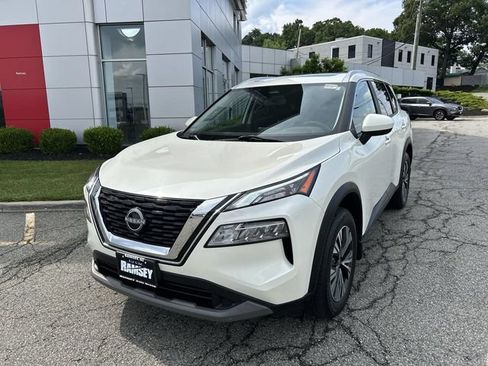 Certified 2023 Nissan Rogue SV w/ SV Premium B Package AWD/4WD image 4