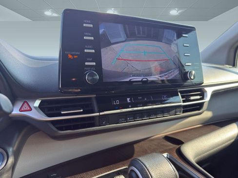 Used 2022 Toyota Sienna XLE image 23