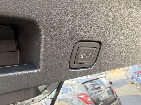 Used 2025 Buick Enclave Preferred image 13