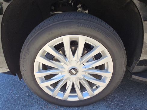 Used 2025 Cadillac Escalade ESV Luxury RWD image 24