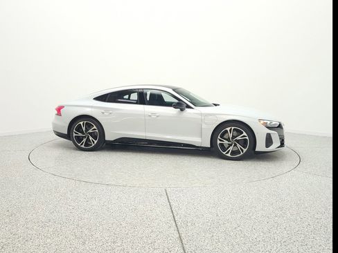 Used 2024 Audi e-tron GT Prestige image 4