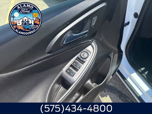 Used 2022 Chevrolet Malibu LT image 3