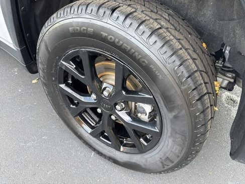 Used 2024 Jeep Grand Cherokee Altitude image 31