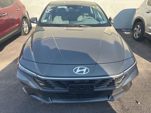 Certified 2025 Hyundai Elantra SE w/ Cargo Package FWD image 2