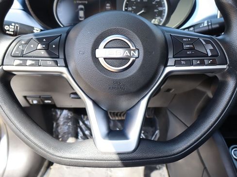 Used 2023 Nissan Versa SV FWD image 10