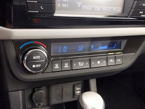 Used 2014 Toyota Corolla LE image 26