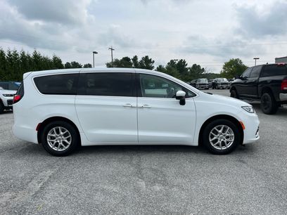 Used 2023 Chrysler Pacifica Touring-L