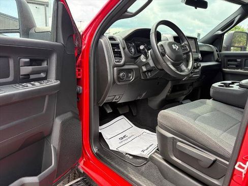 Used 2024 RAM 2500 Tradesman w/ Chrome Appearance Group AWD/4WD image 12