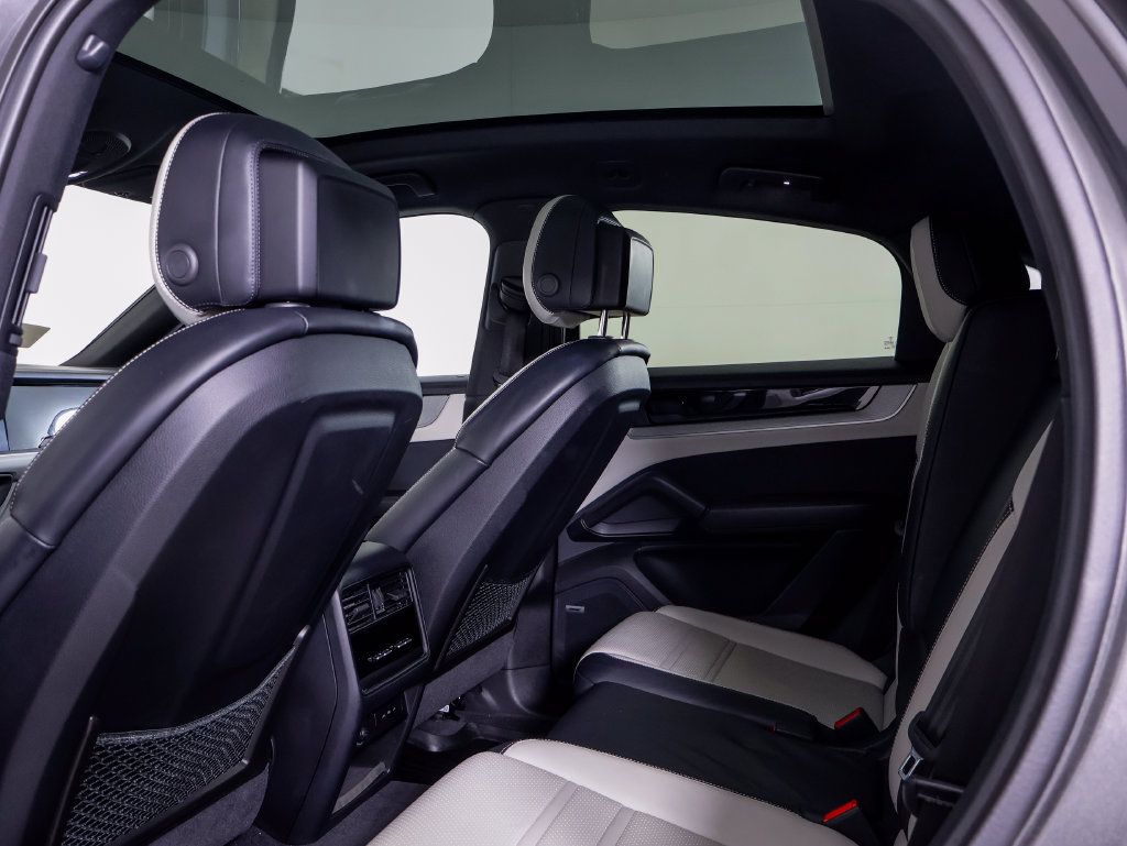 Certified 2024 Porsche Cayenne Coupe AWD/4WD image 7