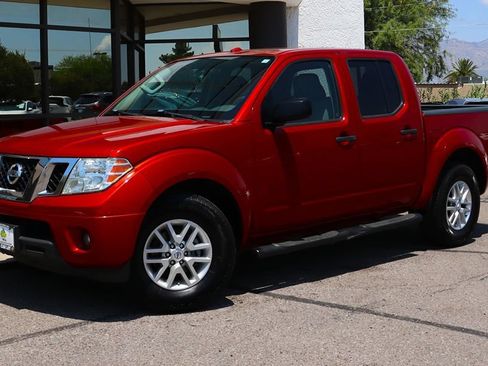 Used 2018 Nissan Frontier SV RWD image 2