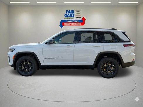 New 2026 Jeep Grand Cherokee Altitude AWD/4WD image 10